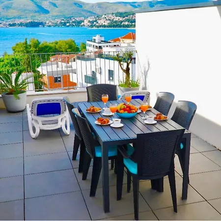 Gena Trogir